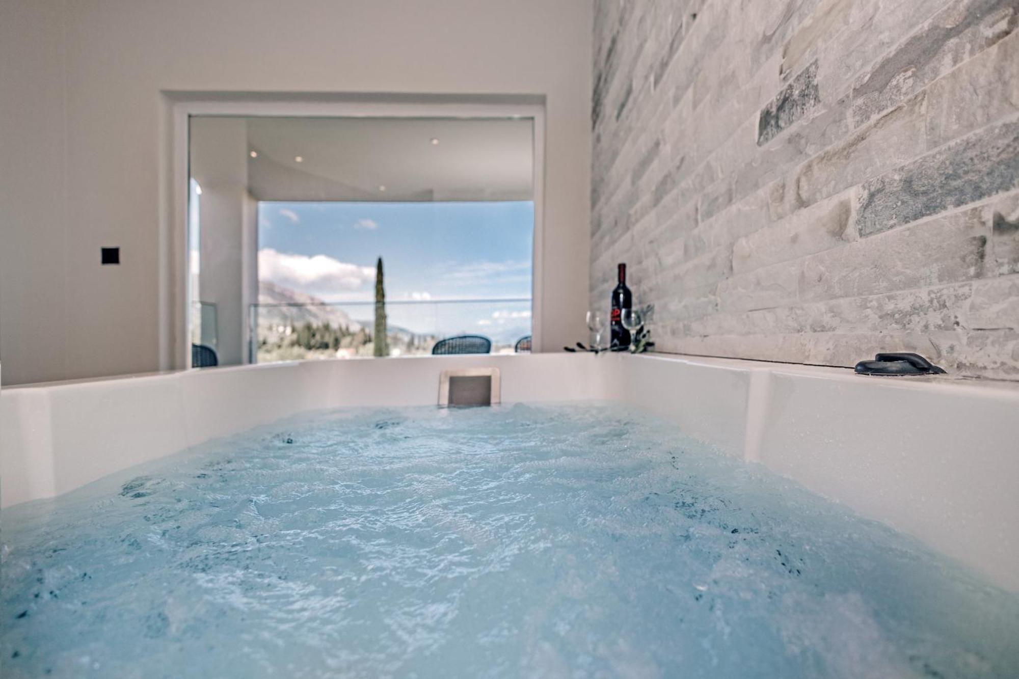 EXPLORE JACUZZI GRAND APARTMENT
